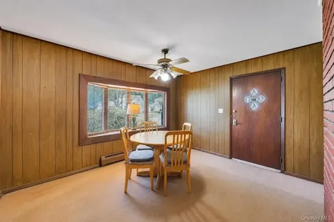 53 Bridle Lane Hicksville NY 11801