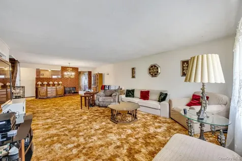 53 Bridle Lane Hicksville NY 11801