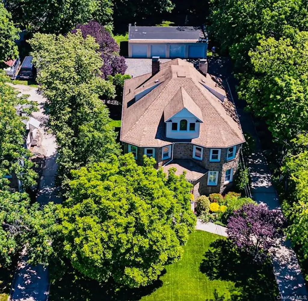 163/165 Lincoln Avenue Rockville Centre NY 11570