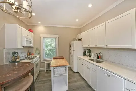 163/165 Lincoln Avenue Rockville Centre NY 11570