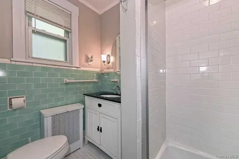 163/165 Lincoln Avenue Rockville Centre NY 11570