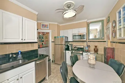 163/165 Lincoln Avenue Rockville Centre NY 11570