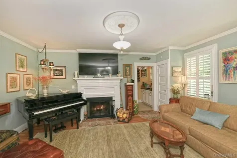 163/165 Lincoln Avenue Rockville Centre NY 11570