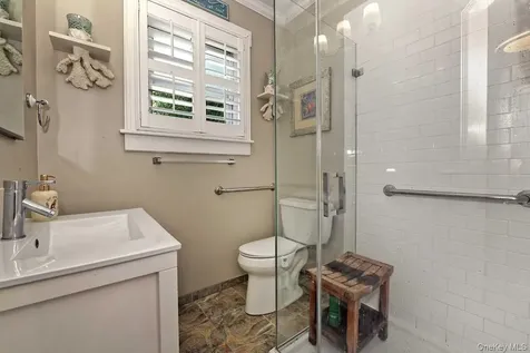 163/165 Lincoln Avenue Rockville Centre NY 11570