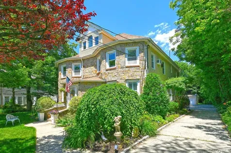 163/165 Lincoln Avenue Rockville Centre NY 11570