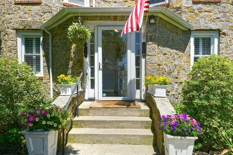 163/165 Lincoln Avenue Rockville Centre NY 11570