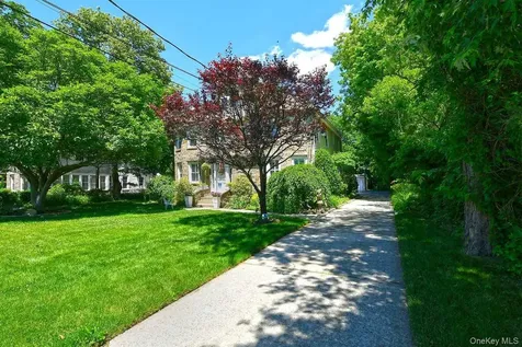 163/165 Lincoln Avenue Rockville Centre NY 11570