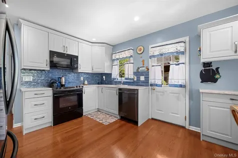 2389 Lindy Road Westbury NY 11590