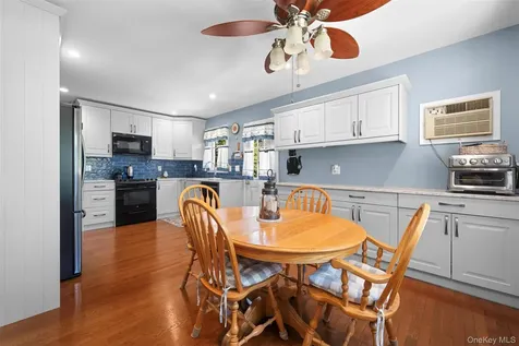 2389 Lindy Road Westbury NY 11590