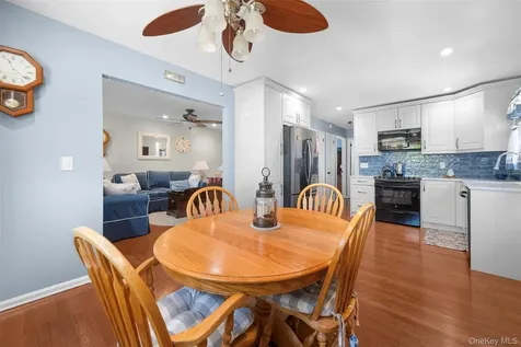 2389 Lindy Road Westbury NY 11590