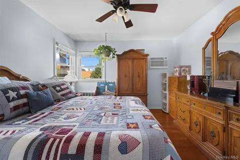 2389 Lindy Road Westbury NY 11590