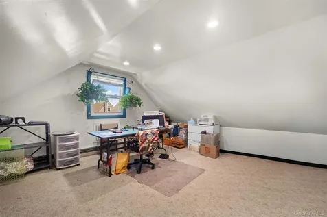 2389 Lindy Road Westbury NY 11590