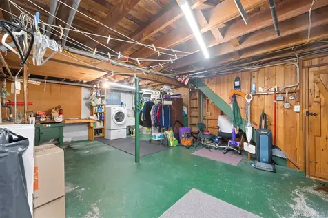 2389 Lindy Road Westbury NY 11590