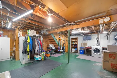 2389 Lindy Road Westbury NY 11590