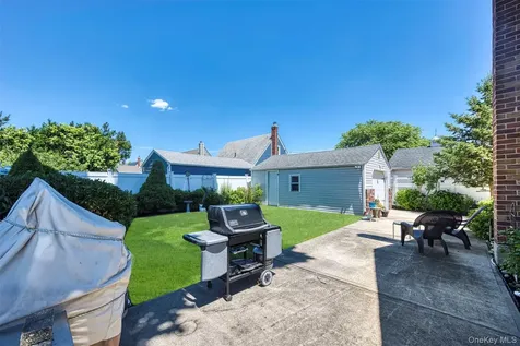 2389 Lindy Road Westbury NY 11590