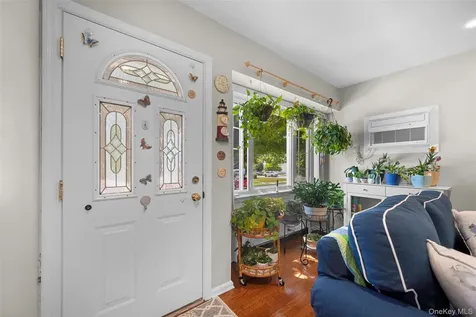 2389 Lindy Road Westbury NY 11590
