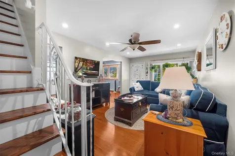 2389 Lindy Road Westbury NY 11590