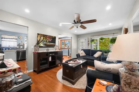 2389 Lindy Road Westbury NY 11590
