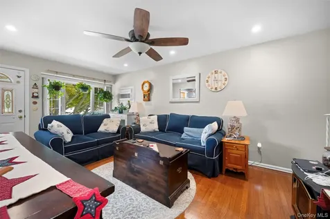2389 Lindy Road Westbury NY 11590