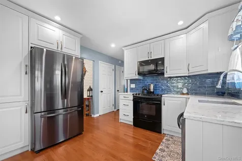 2389 Lindy Road Westbury NY 11590