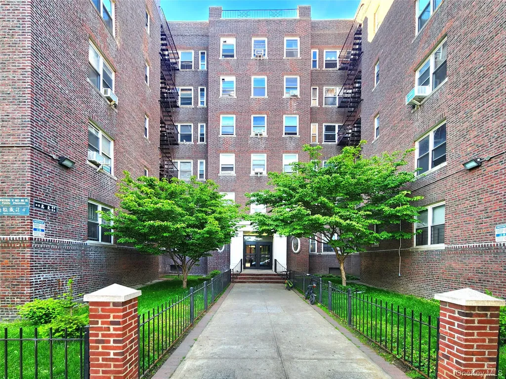 143-07 Sanford Avenue Flushing NY 11355