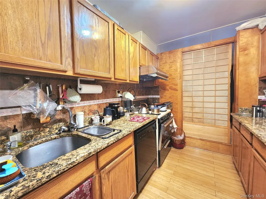 143-07 Sanford Avenue Flushing NY 11355