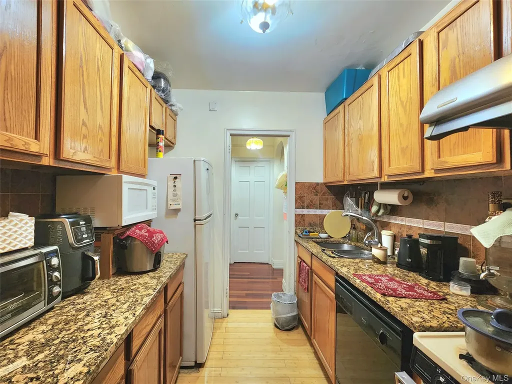 143-07 Sanford Avenue Flushing NY 11355