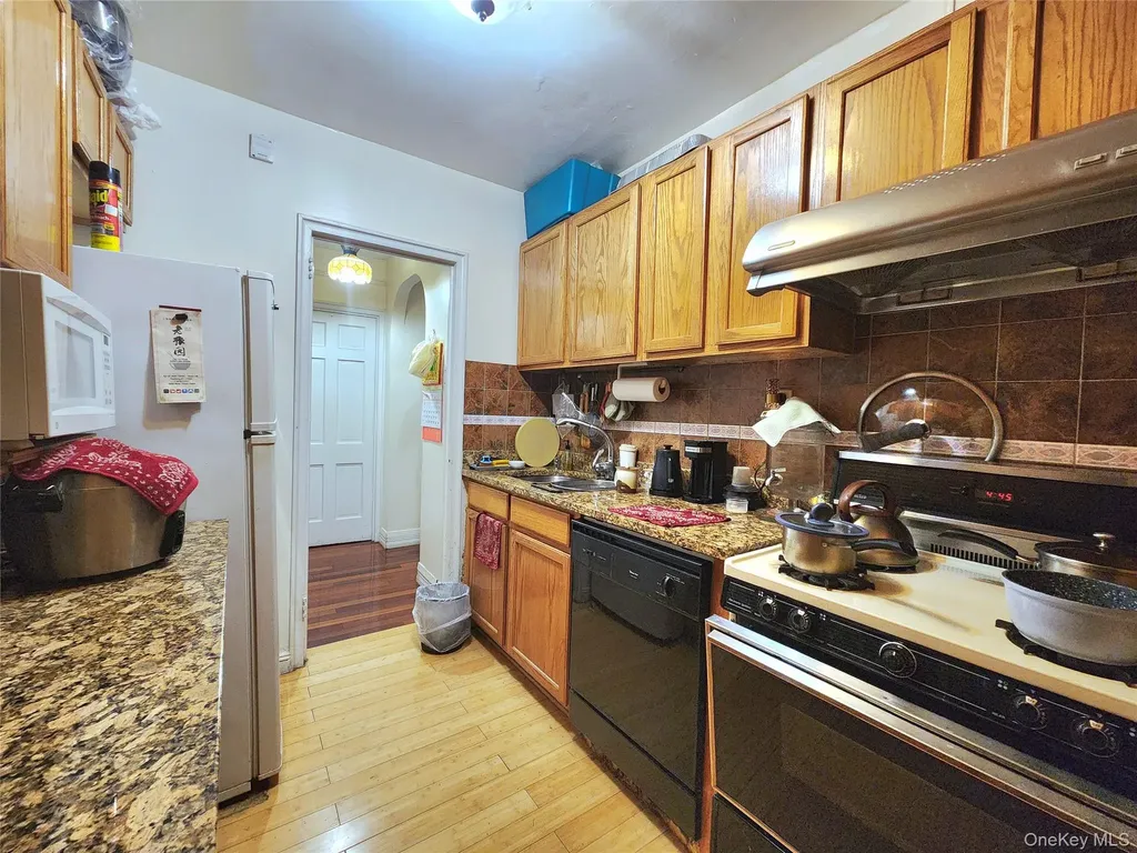 143-07 Sanford Avenue Flushing NY 11355