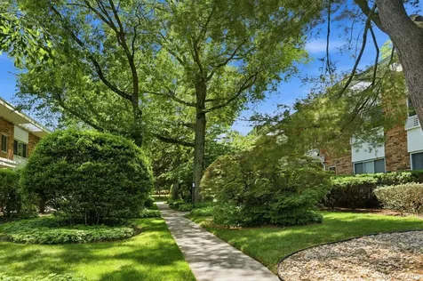 200 Lexington Avenue Oyster Bay NY 11771