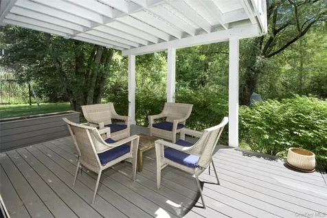 9 Oak Hill Road Chappaqua NY 10514