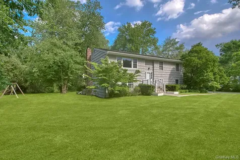 9 Oak Hill Road Chappaqua NY 10514