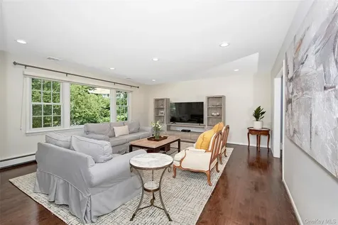 9 Oak Hill Road Chappaqua NY 10514
