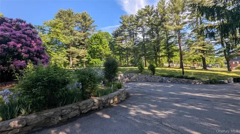 11 Dyckman Drive Mohegan Lake NY 10547