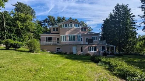 11 Dyckman Drive Mohegan Lake NY 10547