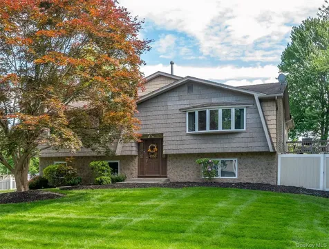 6 Barry Court Valley Cottage NY 10989