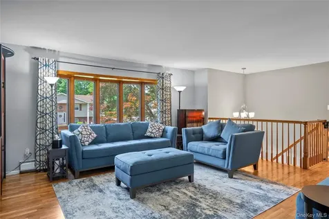 6 Barry Court Valley Cottage NY 10989