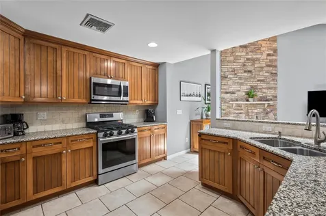 6 Barry Court Valley Cottage NY 10989