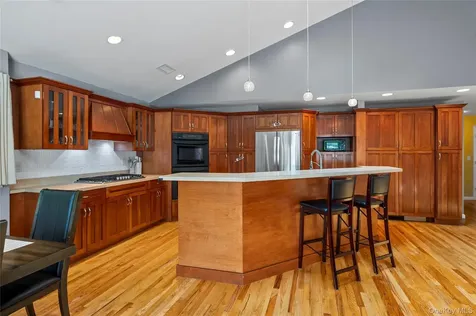 6 Barry Court Valley Cottage NY 10989