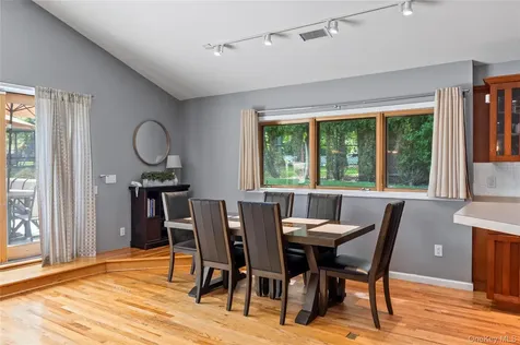 6 Barry Court Valley Cottage NY 10989