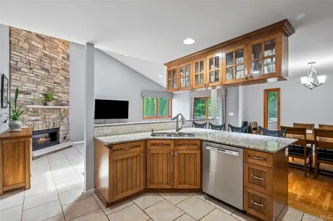 6 Barry Court Valley Cottage NY 10989