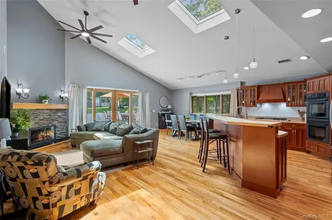 6 Barry Court Valley Cottage NY 10989