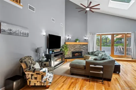 6 Barry Court Valley Cottage NY 10989