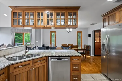 6 Barry Court Valley Cottage NY 10989