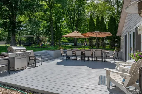 6 Barry Court Valley Cottage NY 10989