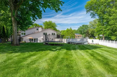 6 Barry Court Valley Cottage NY 10989