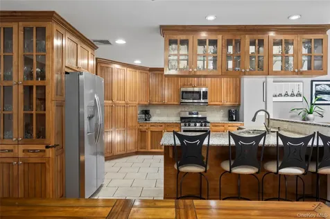 6 Barry Court Valley Cottage NY 10989