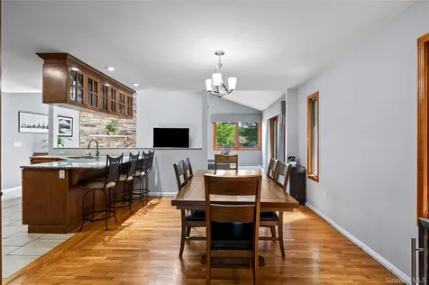 6 Barry Court Valley Cottage NY 10989
