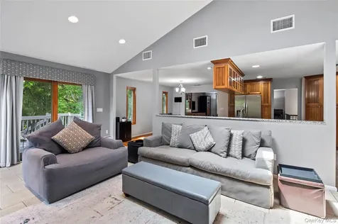 6 Barry Court Valley Cottage NY 10989
