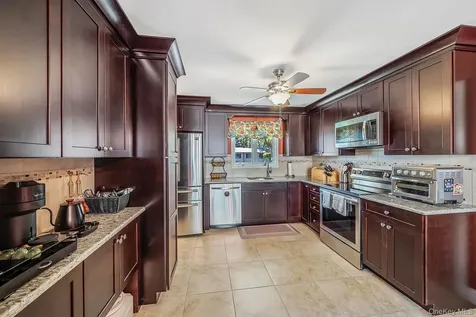 47 Fox Lane Shoreham NY 11786