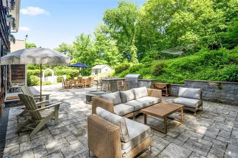 14 Briarwood Lane Pleasantville NY 10570